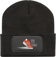 Bonnet de running noir avec motif traces de pas, porté pour le sport en hiver.